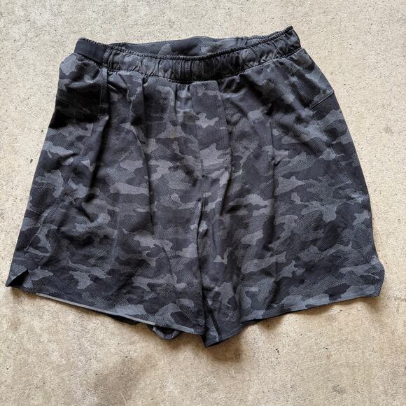 Men's Lululemon Variegated Mesh Camo Black Lined Surge Running Short 6" Sz Small - Picture 5 of 6